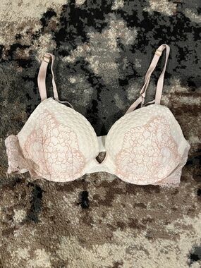 Victoria's Secret Lace-Trim Padded Bra - Blush & Ivory